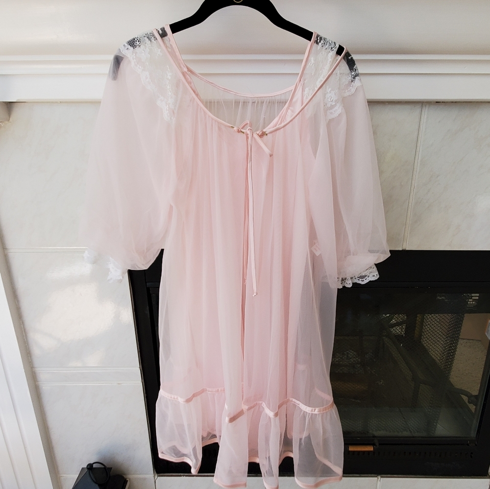 Adorable Vintage Pink Sleep Set